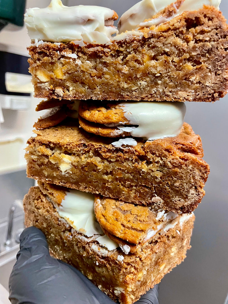 OATMEAL CREAM PIE BLONDIE