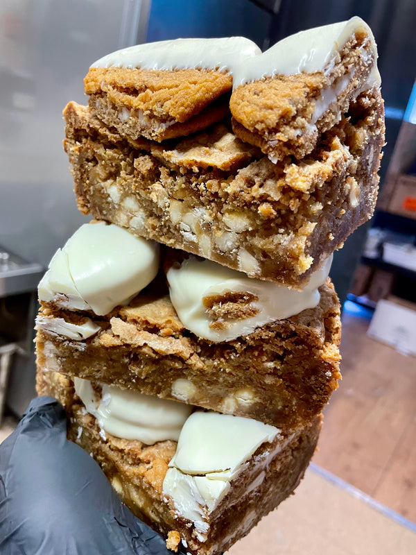 OATMEAL CREAM PIE BLONDIE