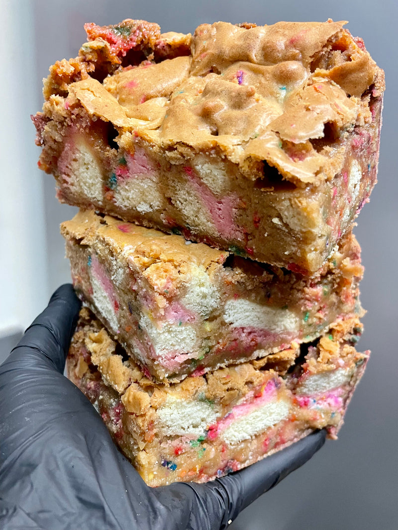 FROSTED SUGAR COOKIE BLONDIE