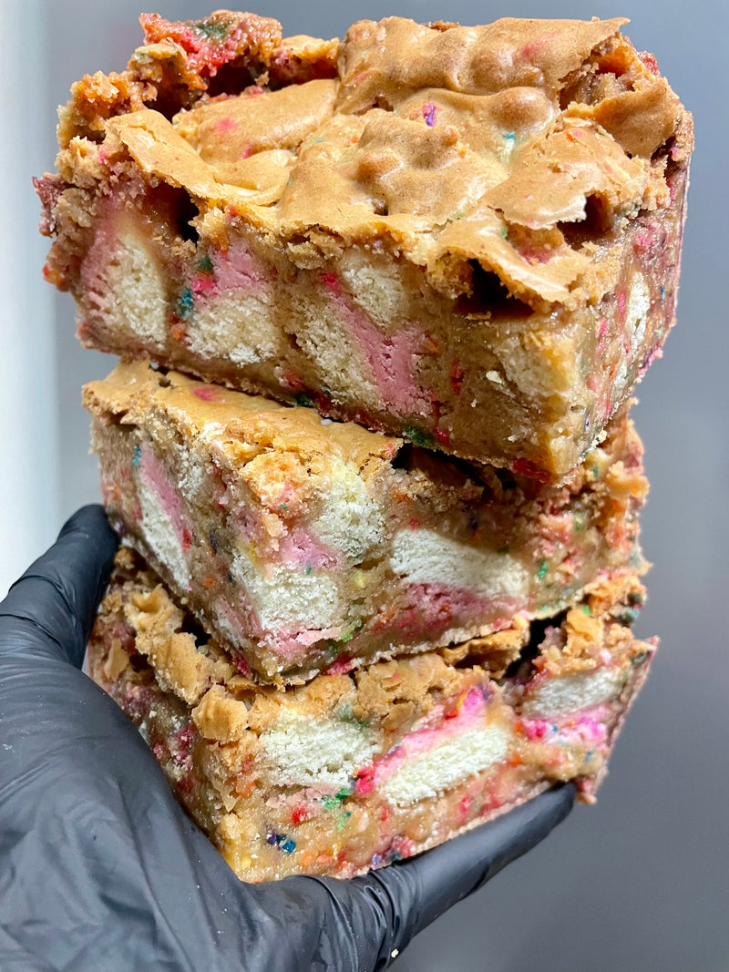 FROSTED SUGAR COOKIE BLONDIE